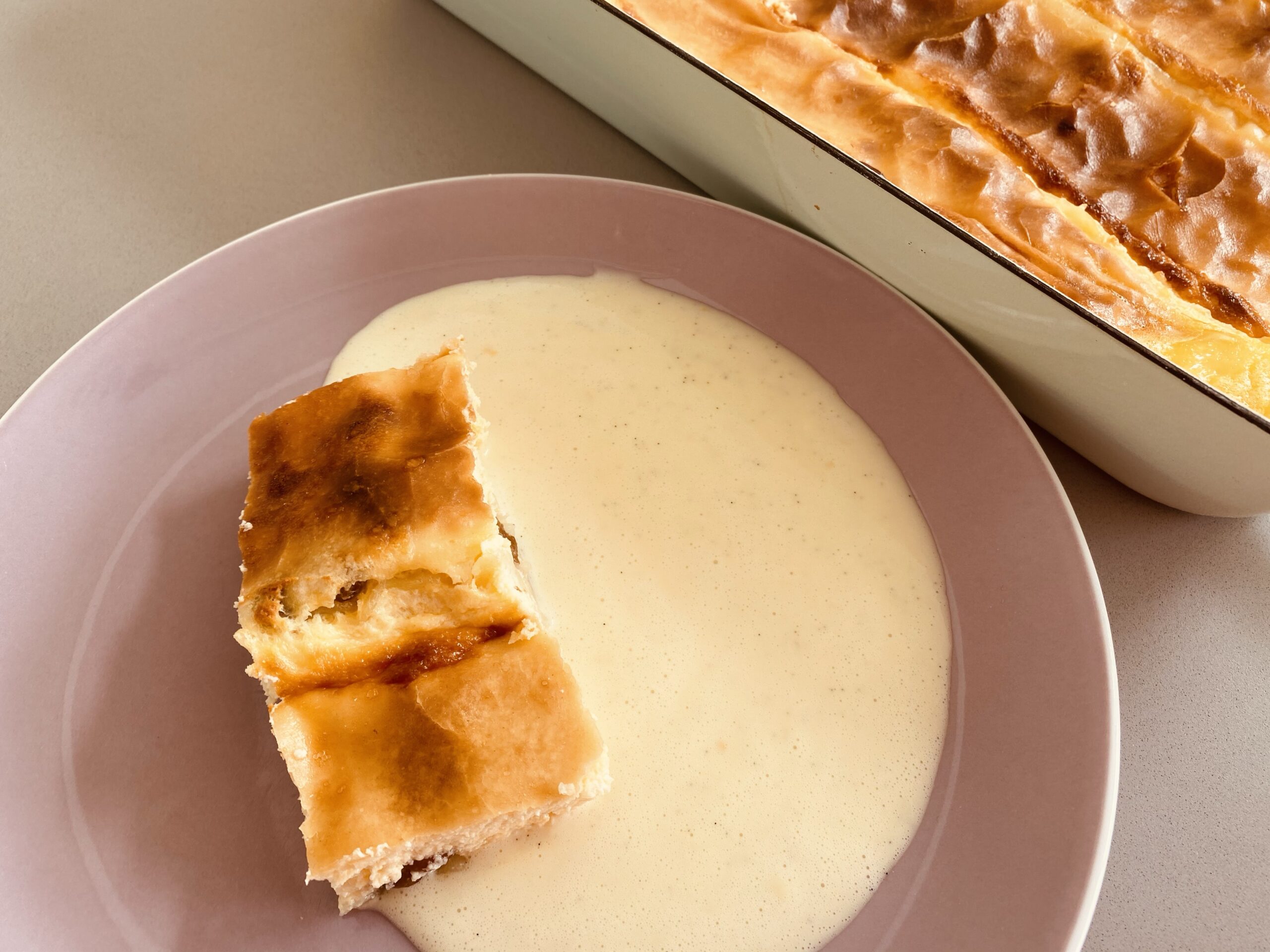 Milchrahmstrudel mit Vanillesauce