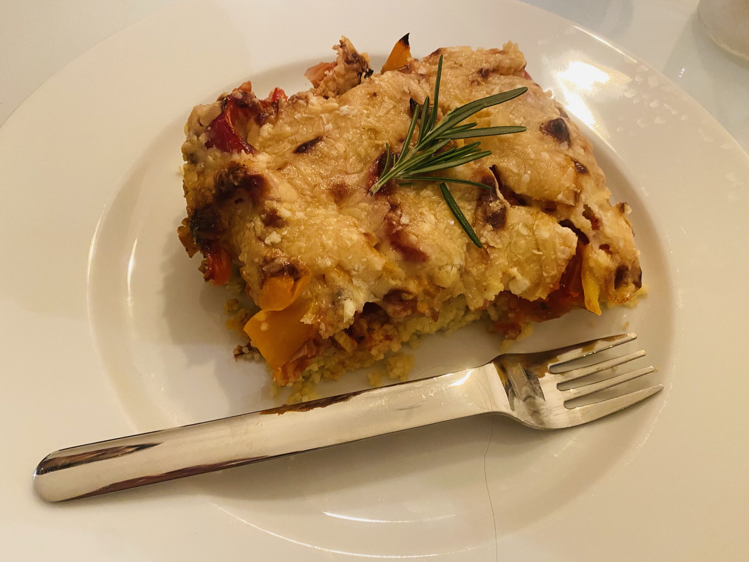 Weltbester vegetarischer, pikanter Couscous Auflauf