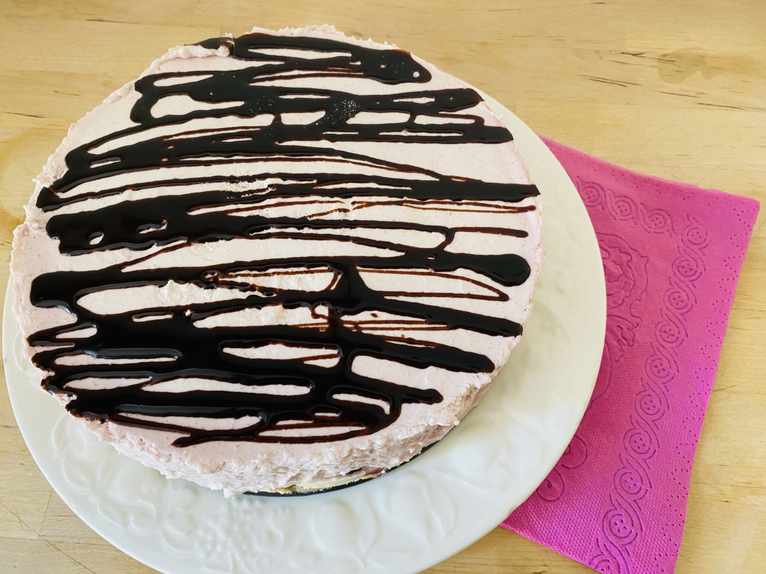 Sensationell gute Amarena Kirsch Tarte mit weißer Schokolade